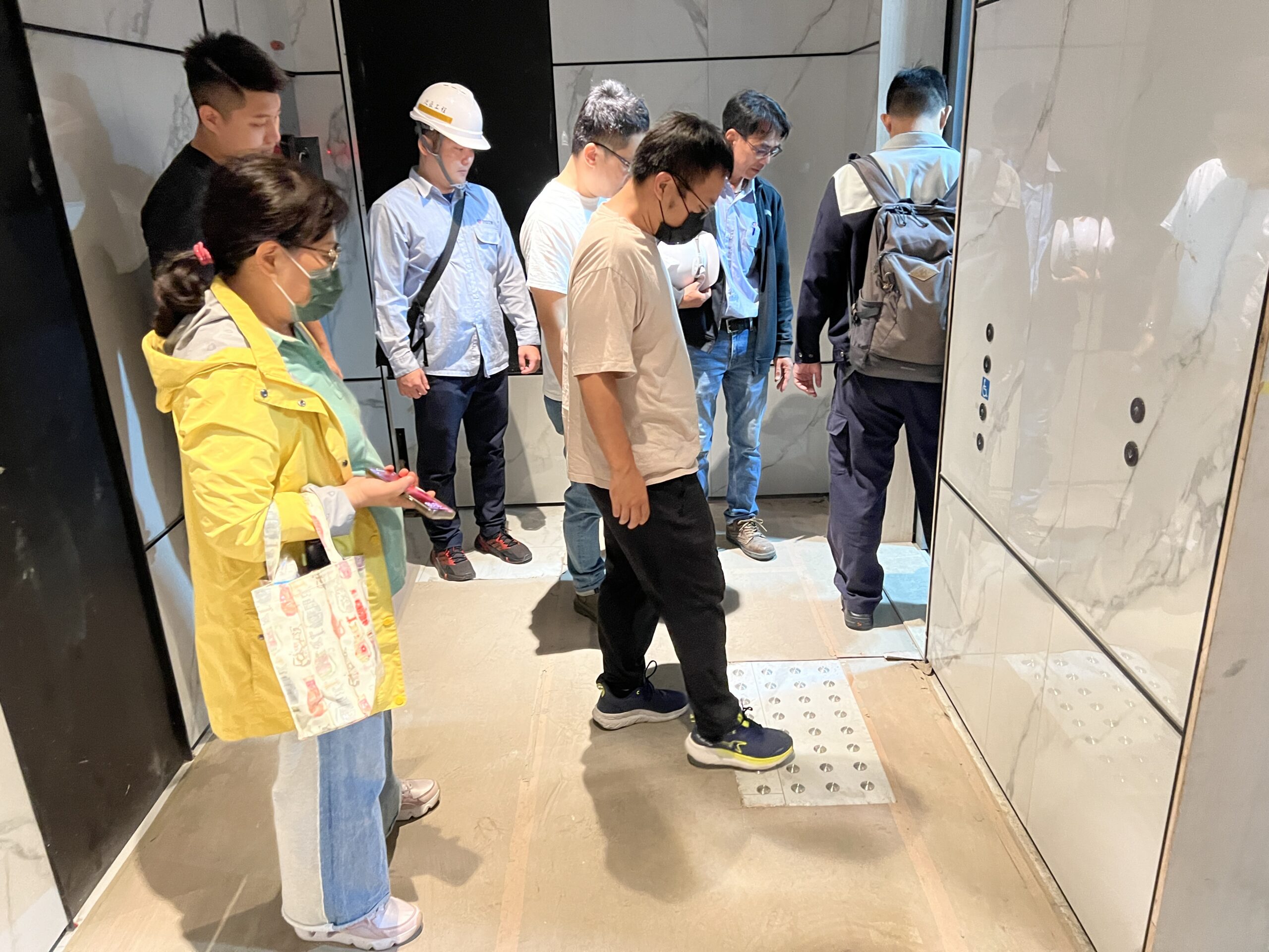 20241028(使照建管承辦會同新工處及環保局及里長現勘+殘障協會委員使照之殘障會勘)1
