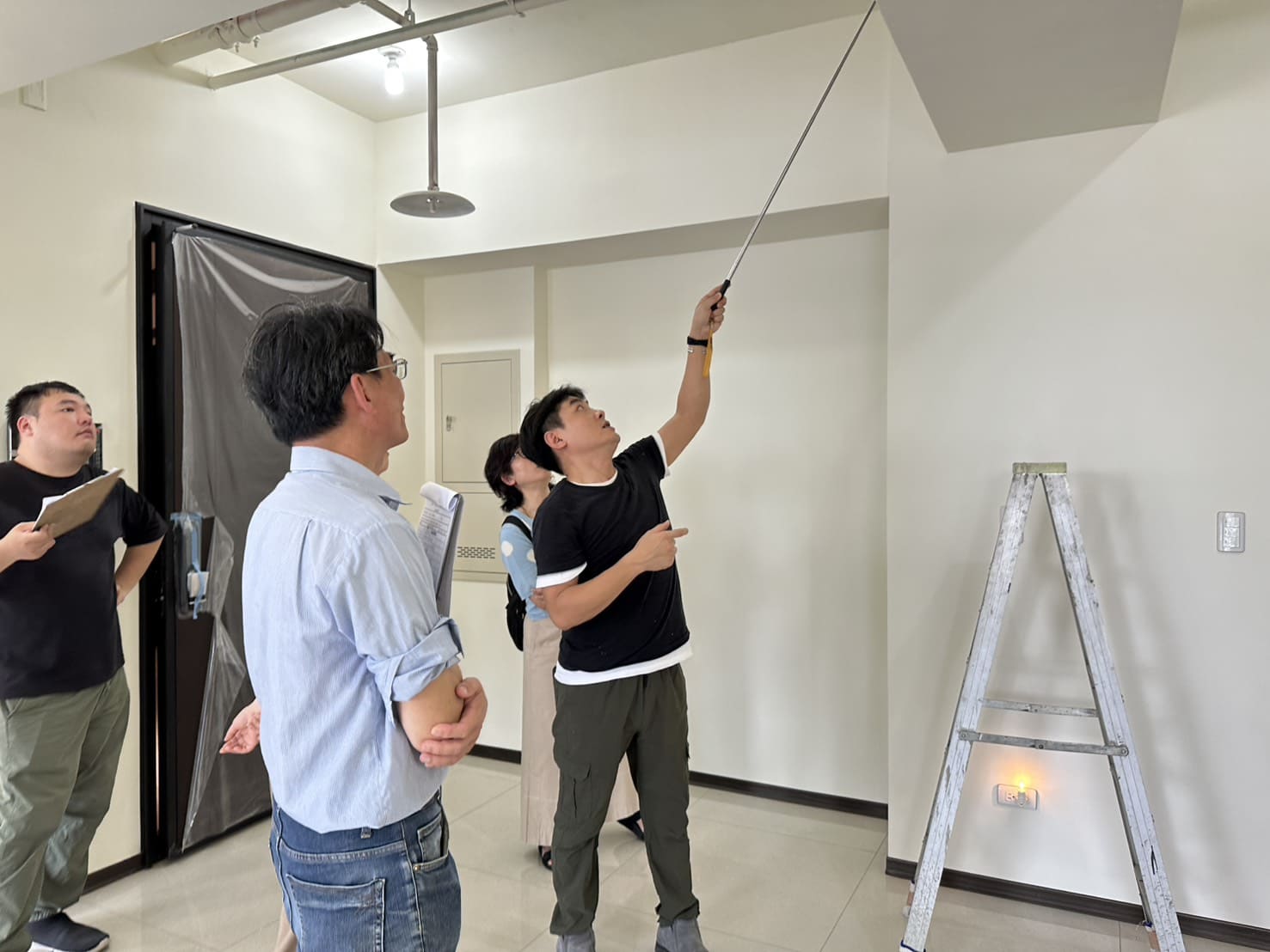 20250520客戶驗屋 - 樑側泥作中空檢查