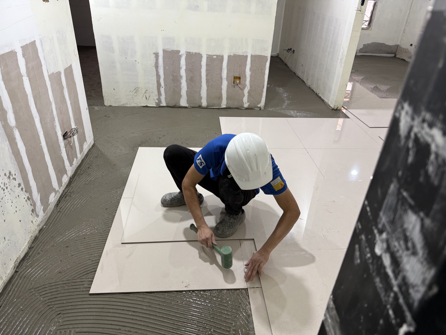 3F-11F戶內拋光地磚施作